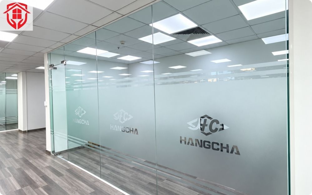 Decal mờ dán kính cắt logo