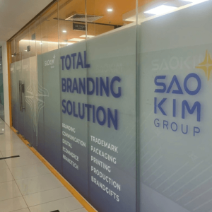 decal dán kính mờ in logo