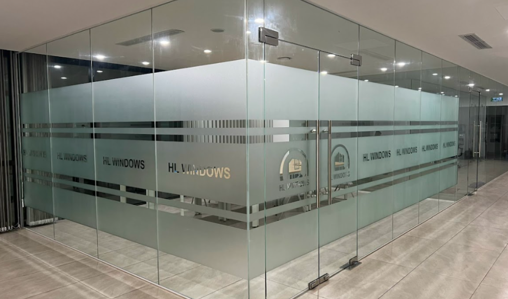 decal dán kính mờ cắt cnc
