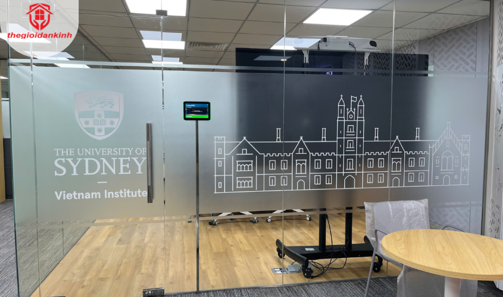 decal dán kính mờ in hoạ tiết