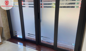 thi công decal dán kính mờ kẻ line