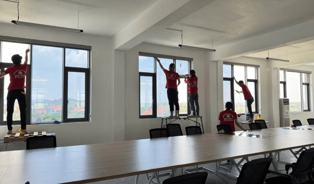 thi công dán phim cách nhiệt văn phòng