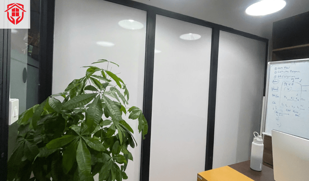 decal trắng dán kính