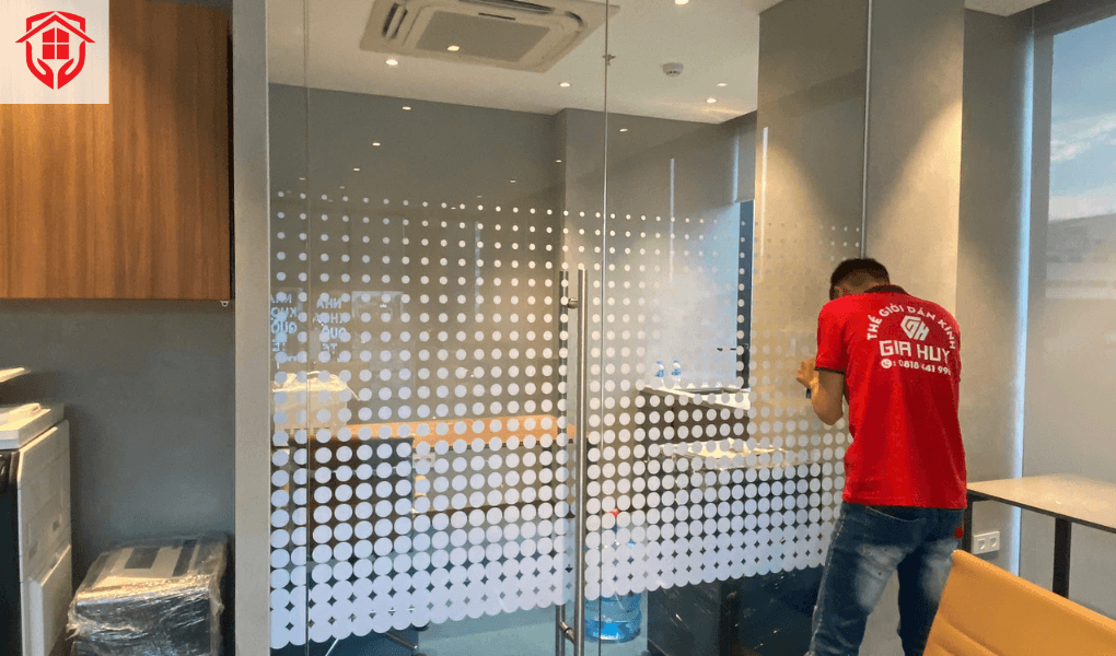 decal trắng dán kính