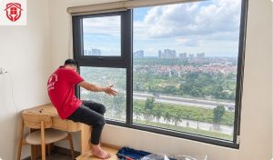 Dán phim cách nhiệt chống nắng cửa sổ chung cư
