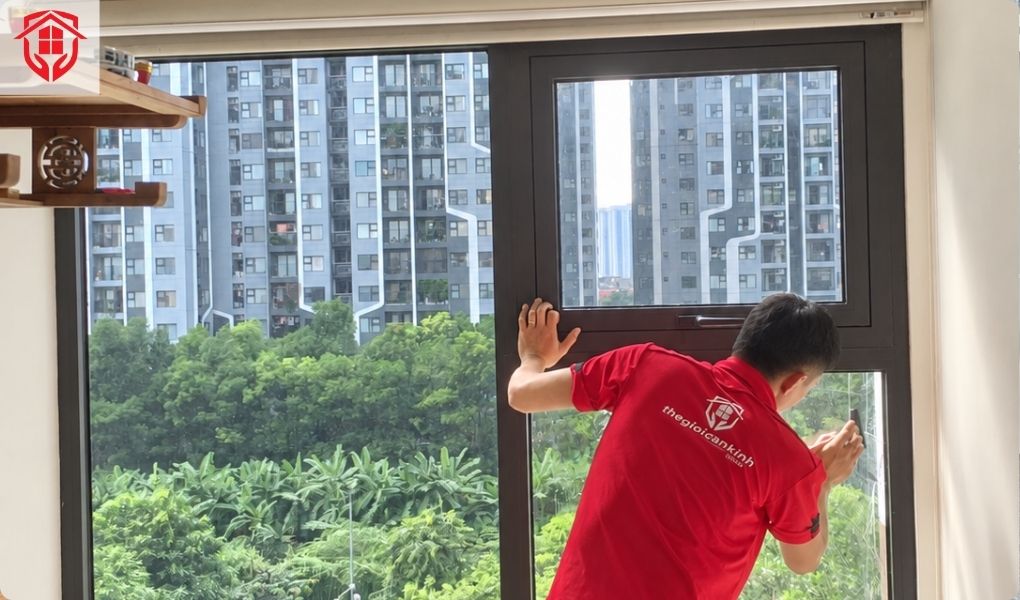 Giấy dán kính chống nắng cho chung cư
