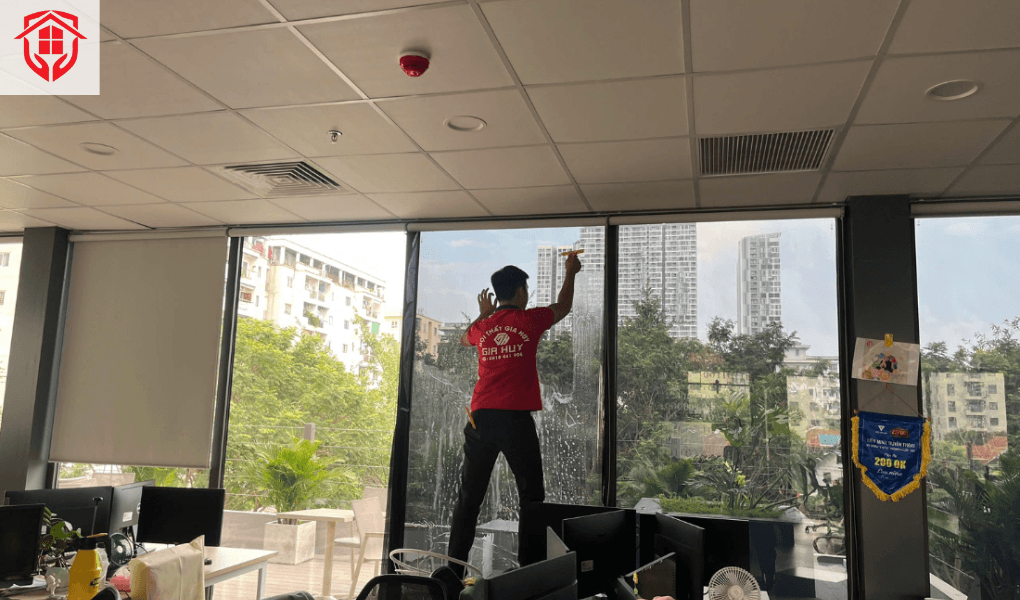 thi công dán phim cách nhiệt văn phòng