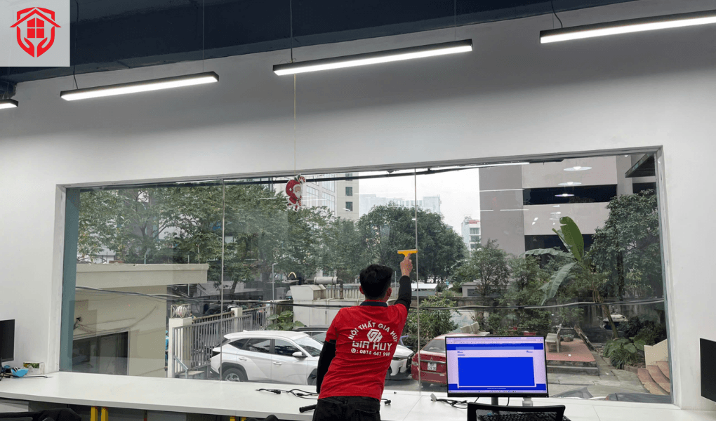 dán giấy dán kính cách nhiệt chống nắng
