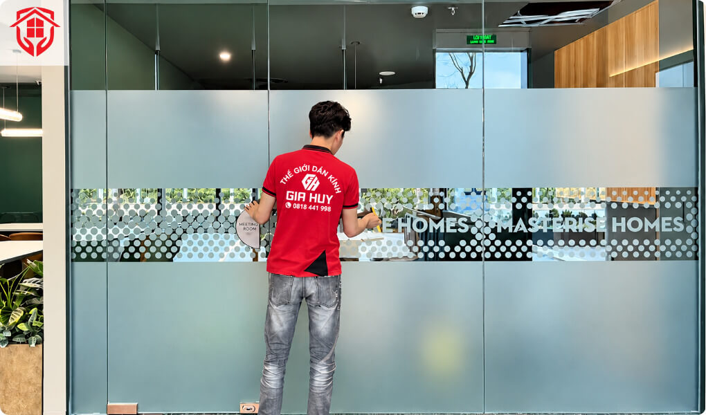 Decal dán kính mờ cắt logo văn phòng