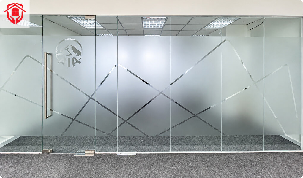 Decal mờ dán kính cắt logo