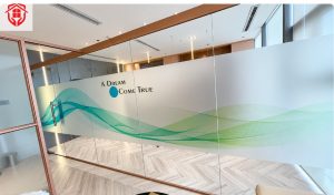 decal mờ in họa tiết cho vách kính văn phòng